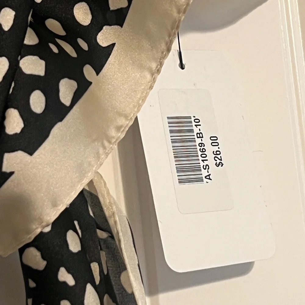 🍒Bandana Black and Cream Polka Dot Scarf - Picture 4 of 5